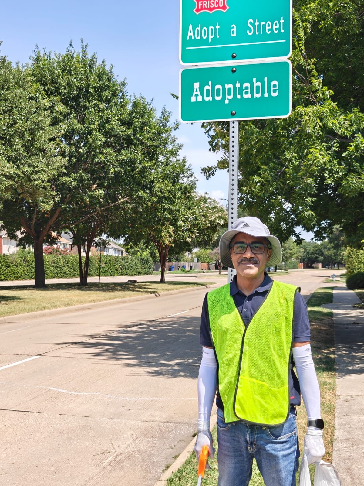 Rajesh V - Starting off at Hillcrest Rd in Frisco with trash bags, gloves, and grabbers in hand.